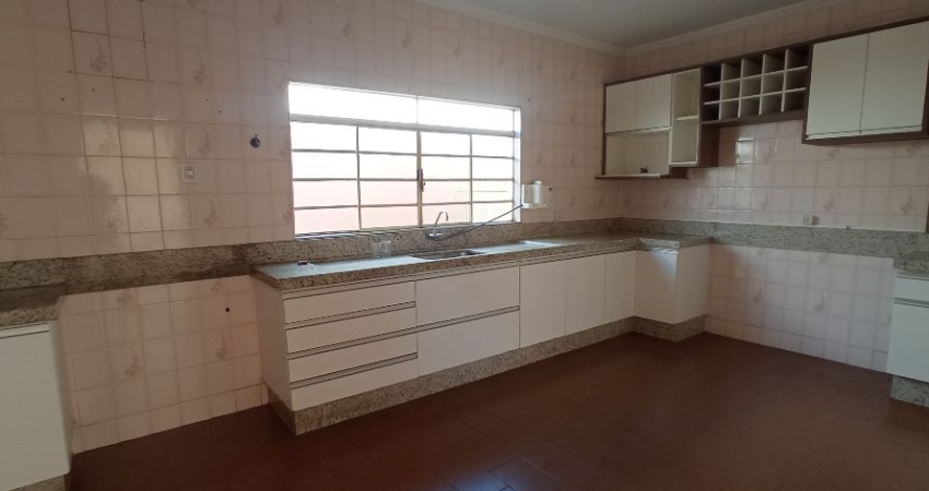 Casa com 3 quartos à venda no Planalto, Araçatuba 