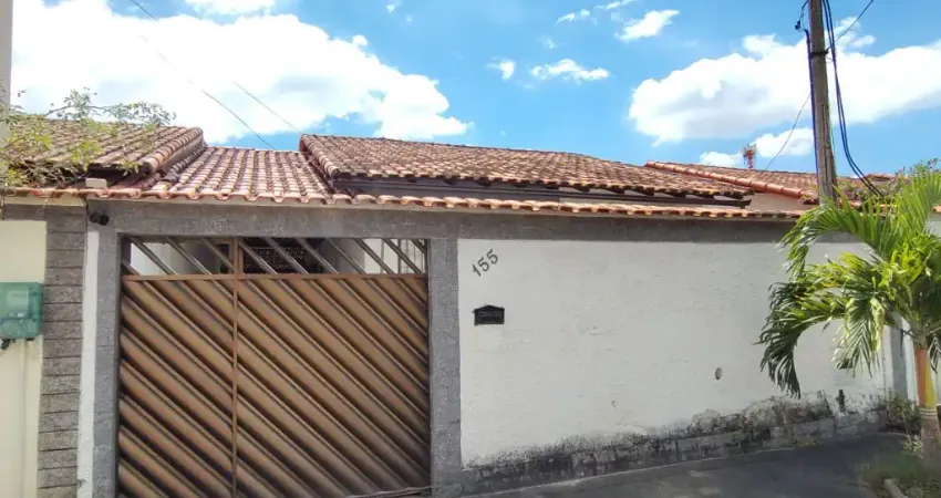 Casa linear, 2 quartos, piscina, garagem para 3 carros, quintal, bairro oiticica 2