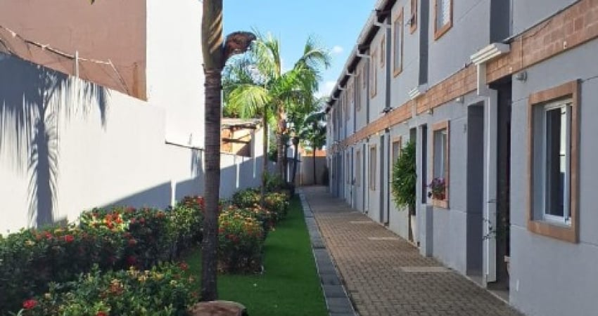 Casa aconchegante em pequeno condomínio, localização central