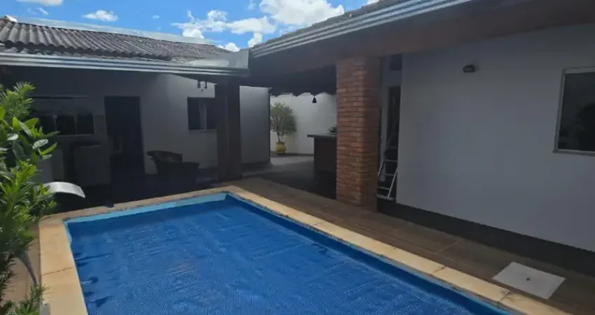 CASA À VENDA NO JARDIM BOTÂNICO R$ 690.000,00 Se você procura um imóvel com lazer privativo, economia na conta de energia e excelente localização, essa é a oportunidade ideal.