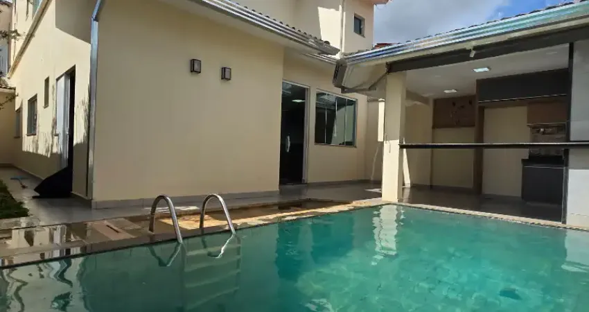 Casa com 4 quartos à venda na Rua Nêgo Amâncio, 679, Jardim Patrícia, Uberlândia