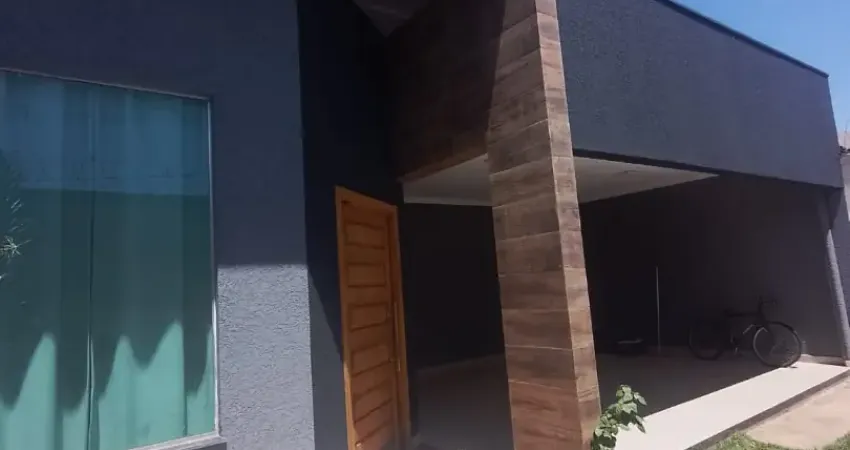 Belíssima casa situada no B.Monte Hebron, perto de supermercado, e postos de saúde