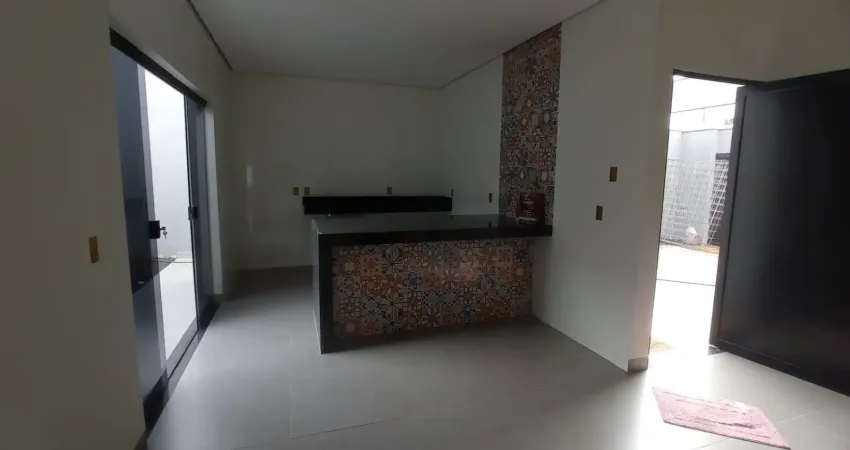 Belíssima casa situada no B.Novo Mundo em localização privilegiada com estilo conforto e segurança.