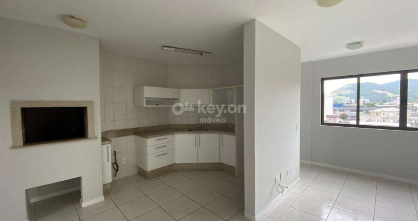 Oportunidade de Apartamento Amplo e Semi Mobiliado!