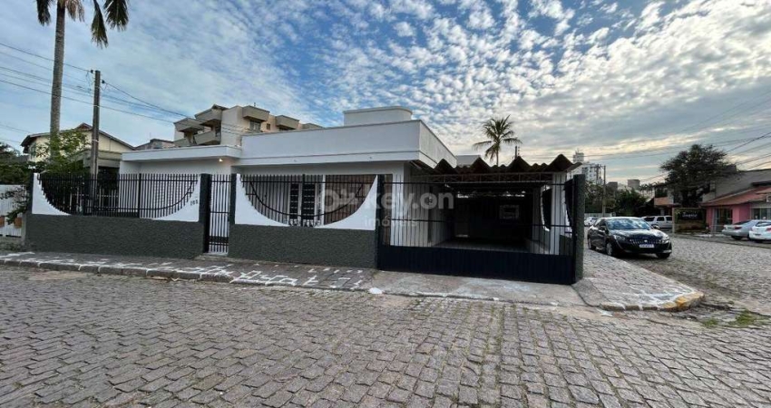 Casa para aluguel, 3 quartos, 3 vagas, Centro - Tubarão/SC