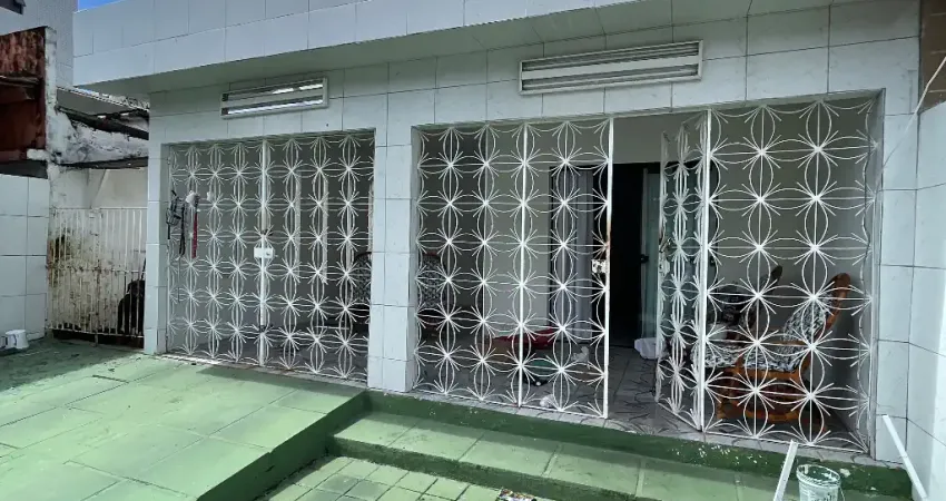 Casa com 3 quartos para alugar na Rua General Abreu e Lima, 238, Rosarinho, Recife