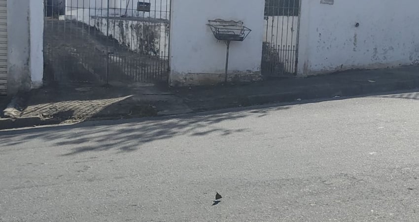 Casa com ótima localização em Bras Cubas