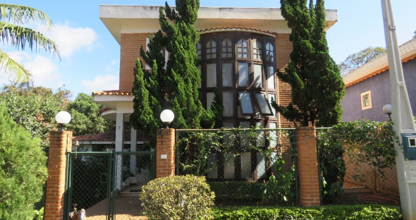 Casa alto padrão, única no condomínio, oportunidade