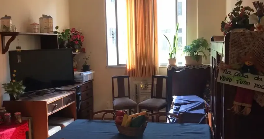Excelente sala e quarto, cozinha, dependências completas, andar alto, fundos, silencioso, 55m²...