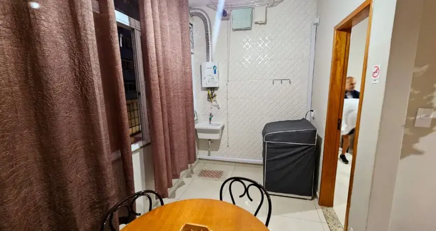 Excepcional sala e quarto separado frente piso frio sala dois Ambientes, Cozinha planejada, banheiro Social com Box Blindex tudo estado de primeira locação Entrar e maror nada fazer.