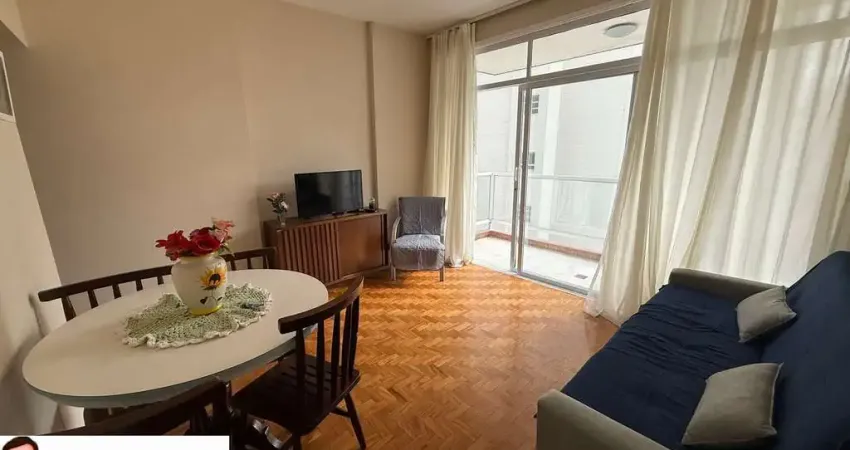 Praia do gonzaga em santos. sacada vista mar, 2 quartos, sala, cozinha, 2 banheiros, área de serviço e despensa, prédio com elevador.