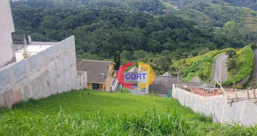 Lote com leve declive à venda no condomínio Arujá Hill's III!!!