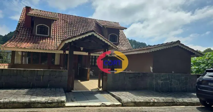 Casa à venda no condomínio Arujazinho I, II, III.