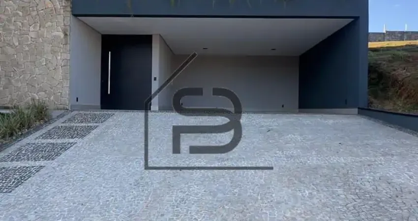 Sobrado à Venda Condomínio Vale das Águas, 3 suítes sendo uma delas master, área gourmet integrada a piscina, 4 carros sendo 2 vagas cobertas, Bragança Paulista.