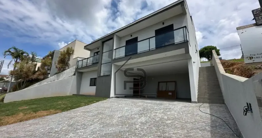 Sobrado à venda Condomínio Real Bragança, 3 dormitórios sendo 1 suíte, área gourmet com churrasqueira, quintal e piscina com hidro, 4 vagas de garagem, Bragança Paulista.