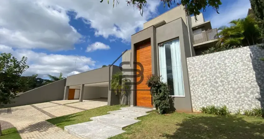 Casa Sobrado à venda no Condomínio Portal Horizonte, com 778,87m² de terreno e 535,11m², 4 suítes, piscina aquecida, garagem para 6 carros cobertos, Bragança Paulista.