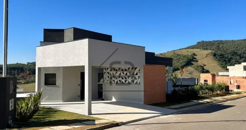Casa térrea à venda Condomínio Portal da Serra, 3 suítes, sendo 1 master e 2 demi suítes; espaço gourmet com piscina com preparação para aquecimento; quintal e garagem para 2 carros, Bragança Paulista