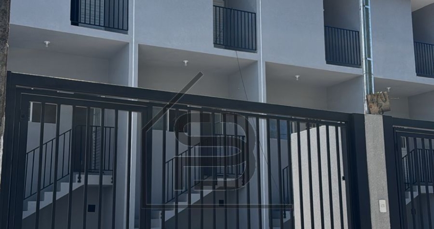 Sobrado à venda Vila Aparecida, 73m² sendo, 2 dormitórios sendo1 suíte com sacada, 1 banheiro social, sala, cozinha, espaço para lavado debaixo da escada, lavanderia e quintal nos fundos e garagem par