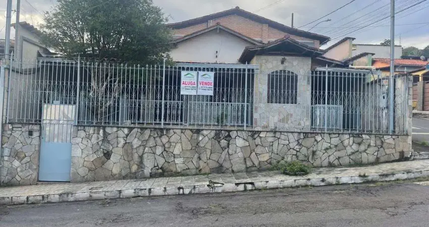 Casa com 4 quartos à venda na Vila Maquiné, Mariana