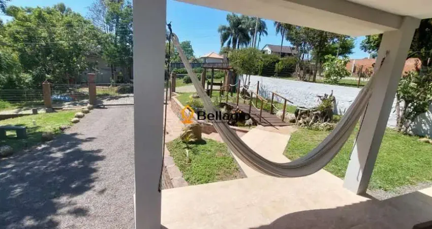 Casa em rua tranquila com vista para o verde.