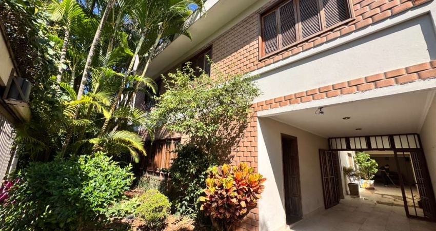 Casa de vila para venda com 4 quartos, sendo 2 suítes, 330m²