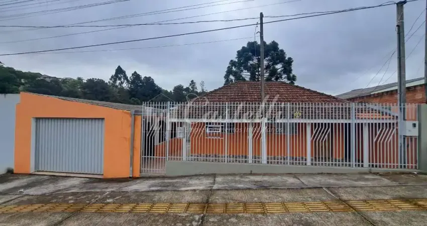 Residencia com aprox. 100m contendo 03 quartos sendo 02 suítes