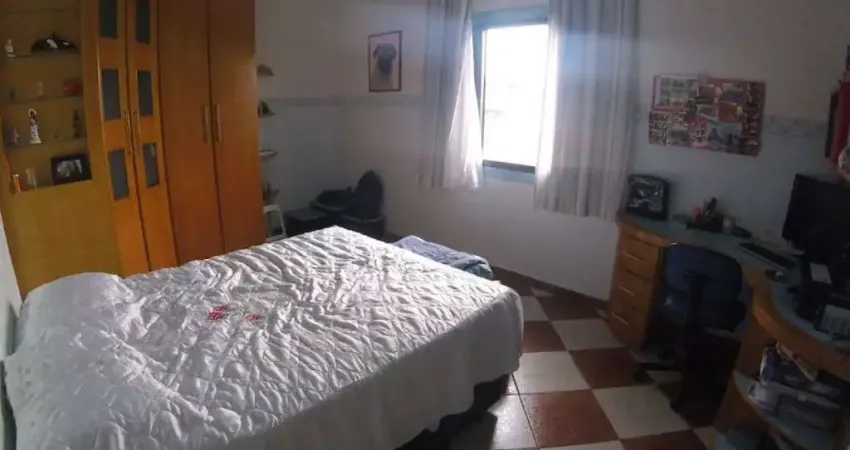 Sobrado com 3 dormitórios à venda, 255 m² por R$ 620.000,00 - Vila Assis Brasil - Mauá/SP