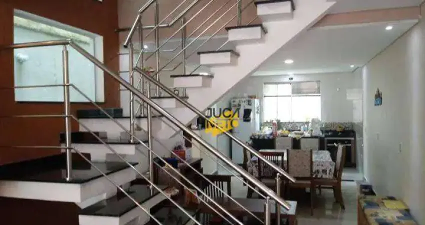 Sobrado com 3 dormitórios à venda, 234 m² por R$ 1.200.000,00 - Parque São Vicente - Mauá/SP