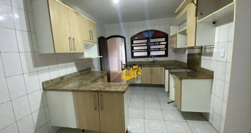 Casa com 3 dormitórios para alugar, 200 m² por R$ 2.750,00/mês - Jardim Guapituba - Mauá/SP