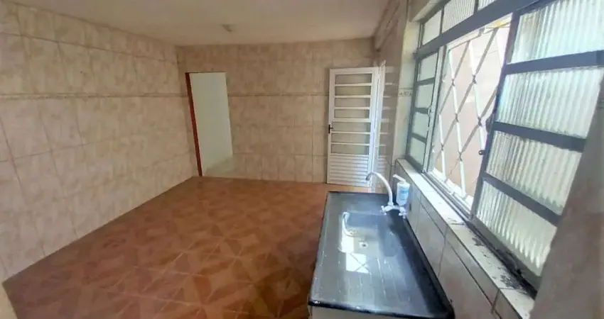 Casa com 1 dormitório para alugar por R$ 1.100,00 - Vila Bocaina - Mauá/SP