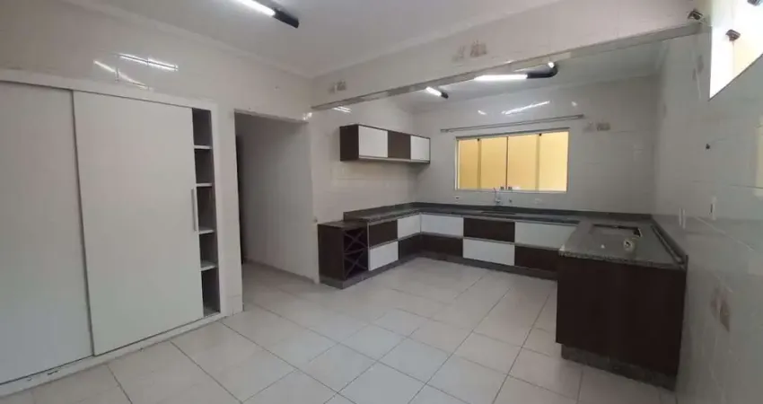 Sobrado com 3 dormitórios para alugar, 200 m² por R$ 7.500,00/mês - Vila Bocaina - Mauá/SP