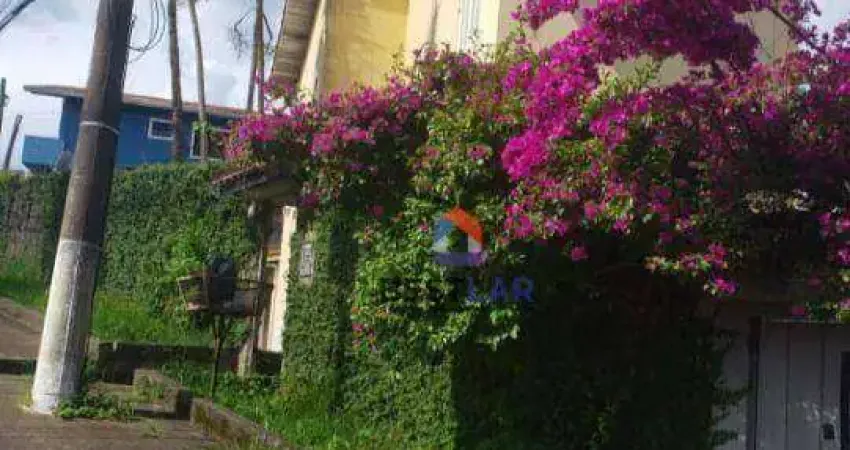 Casa de rua à Venda, no km 30, da Raposo Tavares, em Cotia, SP.