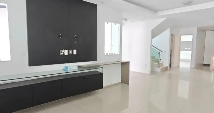 Casa com 4 quartos para alugar no São Cristóvão, Teresina