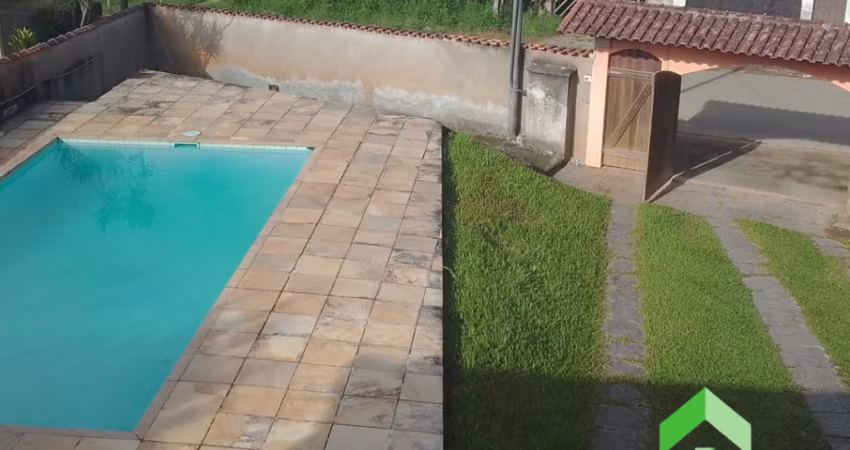 Casa com 3 Quartos, sendo 1 Suite com piscina, area gourmet, varanda no Centro de Ipiabas