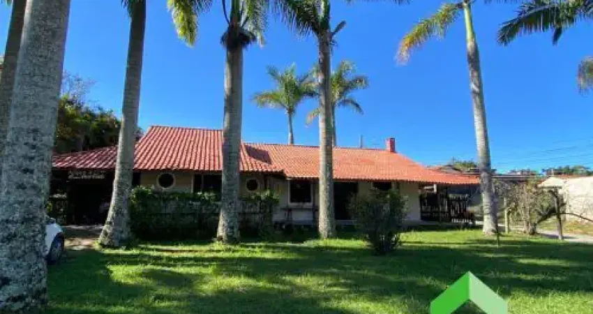 Casa com 3 Quartos sendo 1 Suite,com churrasqueira e piscina no centro de Ipiabas