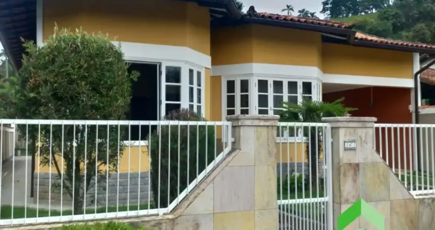 Casa com 2 Quartos Área Gourmet no Cond. Village, que tem Piscina, Lago e Campo em Ipiabas