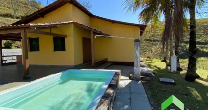 Sitio com 2 casas, 2 piscinas, área gourmet, campo de futebol com 3 Alqueires em Ipiabas