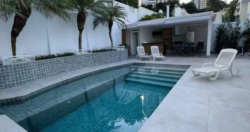 Casa Residencial Alphaville 1 - Semi-térrea e Reformada!