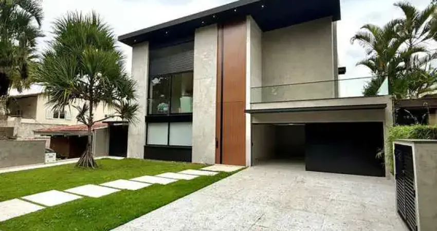 Alphaville 2 - Casa Vendida Mobiliada no Centro de Alphaville !