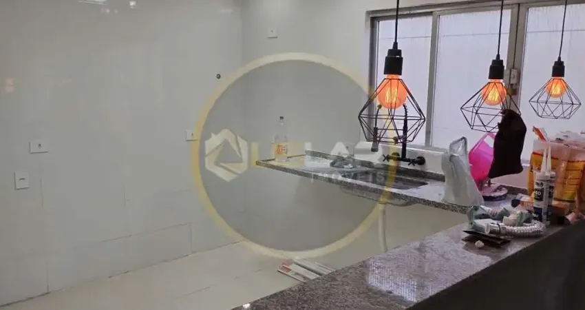 Casa geminada em sv, com 2 dormitórios, quintal, toda reformada