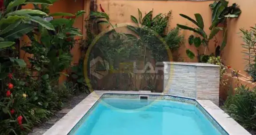 Casa de 3 dormitórios em peruibe com piscina e churrasqueira