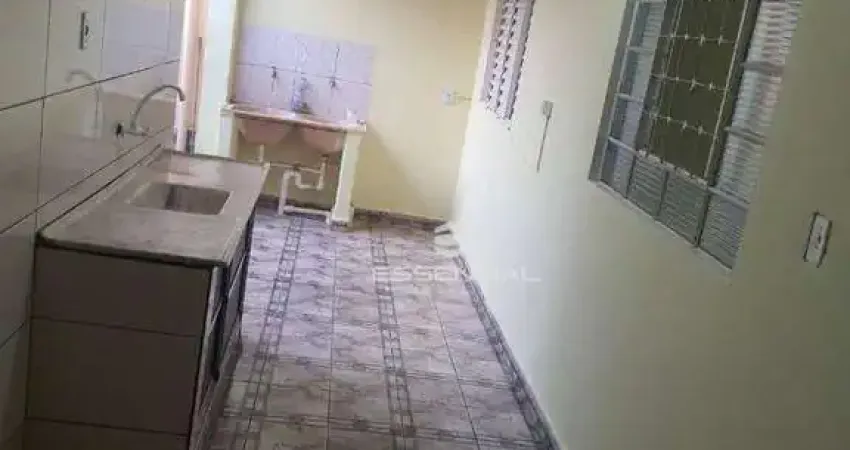 Edícula com 2 dormitórios e garagem para moto para alugar por R$ 980/mês