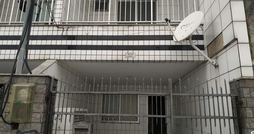 Casa com 2 quartos para alugar na Rua Ângelo Pimentel, 80, Bancários, Rio de Janeiro