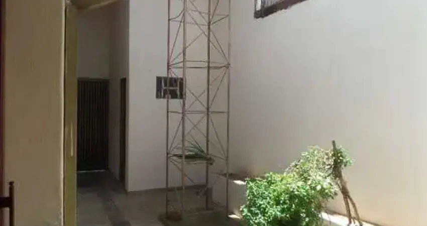 Casa com 3 quartos para alugar na Rua Brasil, Vila Santa Isabel, Anápolis