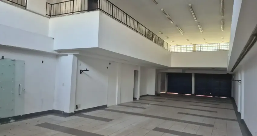 Lojão na taquara com 354m², localização excelente perto de todos os comércios  da região.