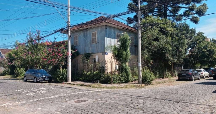 Casa com 3 quartos à venda no Pio X, Caxias do Sul 