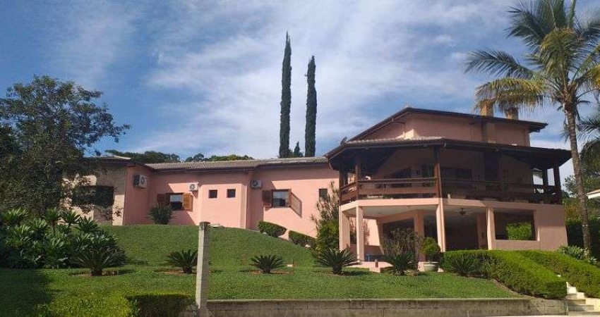 Maravilhosa casa no condomínio Chamonix térrea para venda possui 406 metros quadrados com 4 suítes