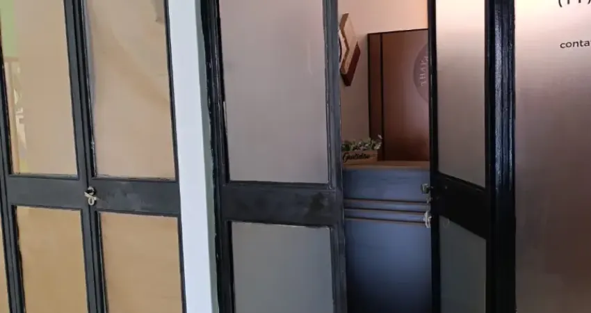 Sala mobiliada disponível para venda localizada no centro de bragança