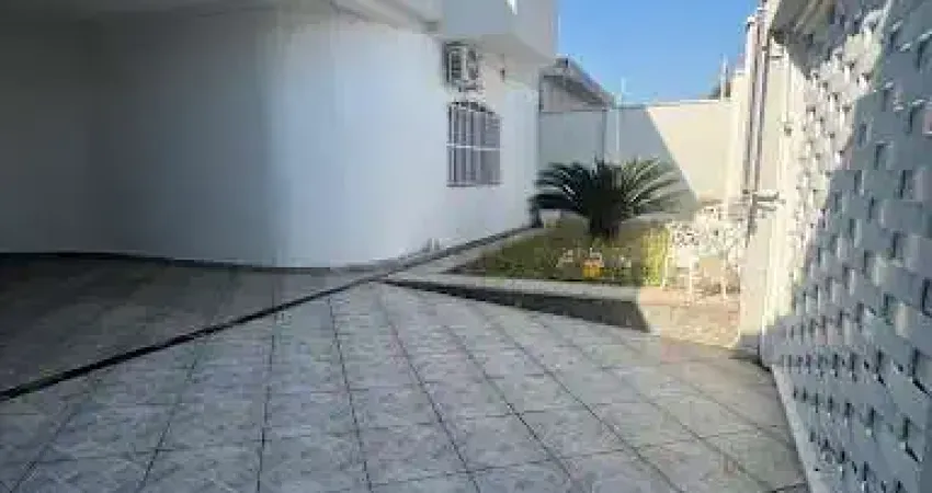 Casa com 3 dormitórios à venda, 270 m² por R$ 900.000.000,00 - Parque das Alamedas - Guaratinguetá/SP