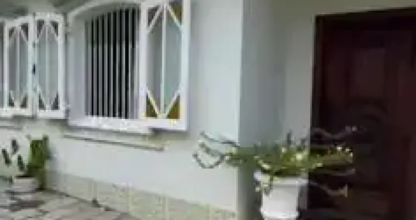 Casa com 3 dormitórios para alugar, 200 m² por R$ 8.000,00/ano - Vila Paraíba - Guaratinguetá/SP